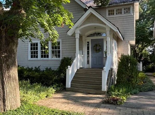 1041 Hazel Ave, Deerfield, IL 60015