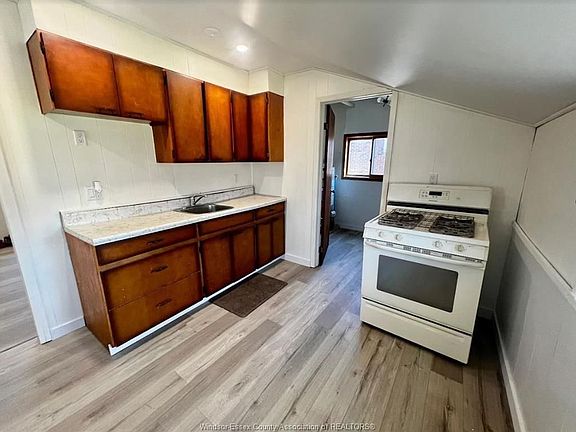 5th image of 100 Wilson Ave