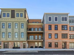 125 Addison St #6, Boston, MA 02128