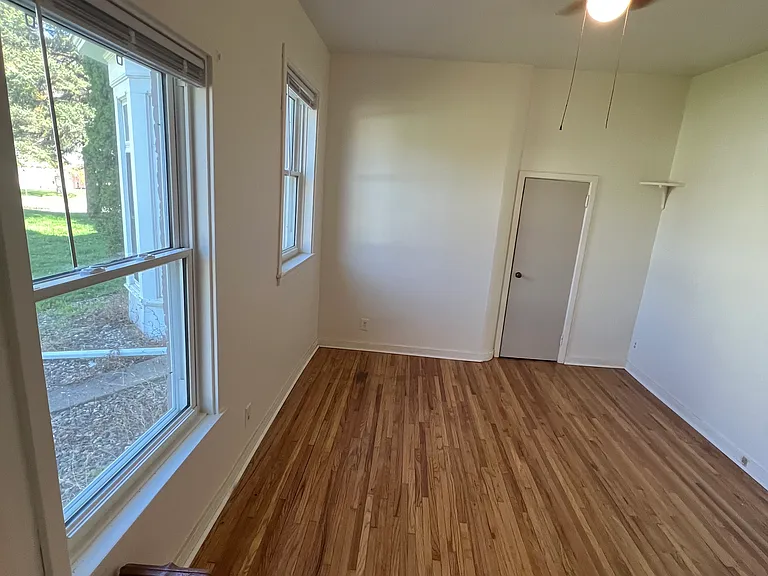 209 2nd St NW #5 — Photo 3