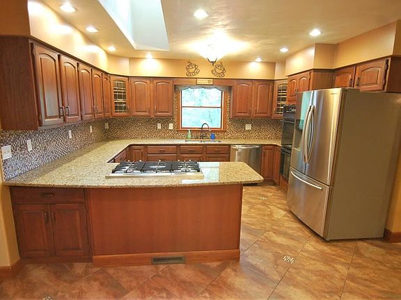 3rd image of 15441 Country Woods Ln