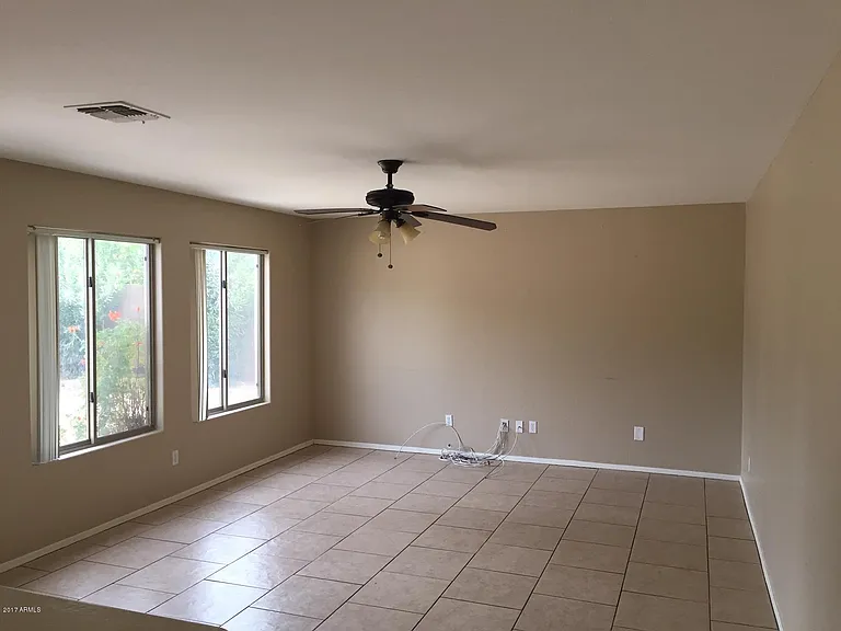 3907 S Soho Ln — Photo 8