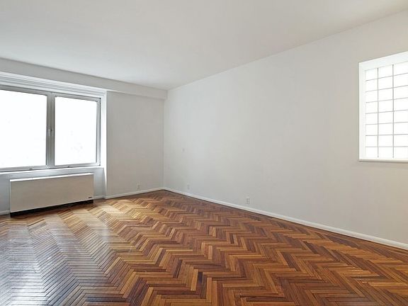 4th image of 216-218 E 47th St #4B