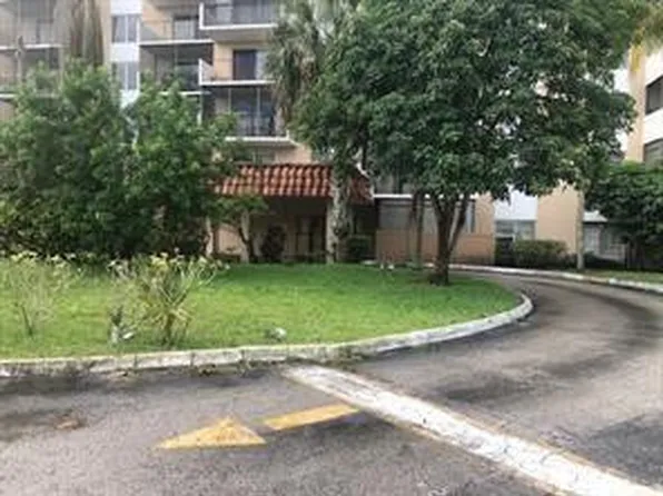 4174 Inverrary Dr, Lauderhill, FL