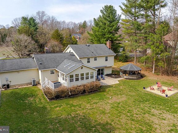 3rd image of 10623 Fielder Ct