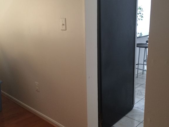 Dining rm to kitchen