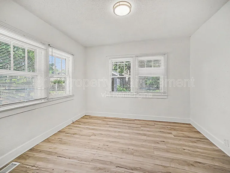 6431 S Benton Ave — Photo 11