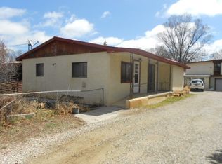 125 Oakeley Rd, Taos, NM 87571
