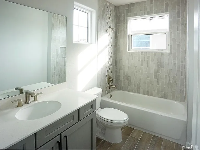 FULL BATH ON SECOND FLOOR