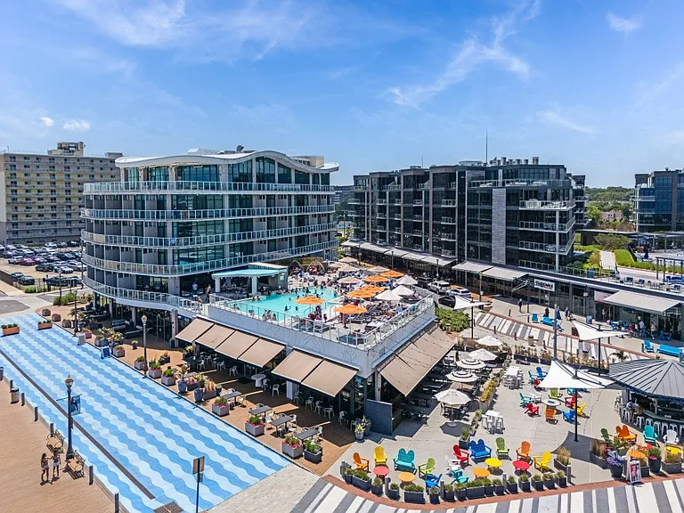 Pier Village Apartments — Photo 62