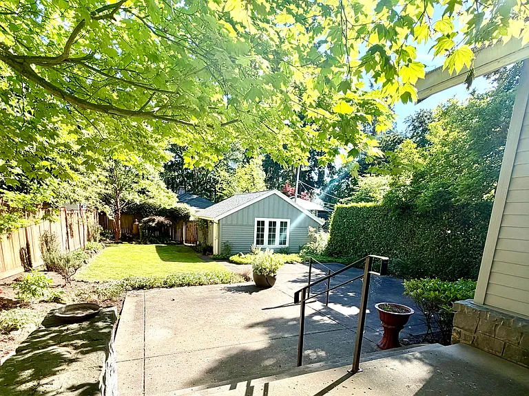 172 Middlecrest Rd — Photo 48
