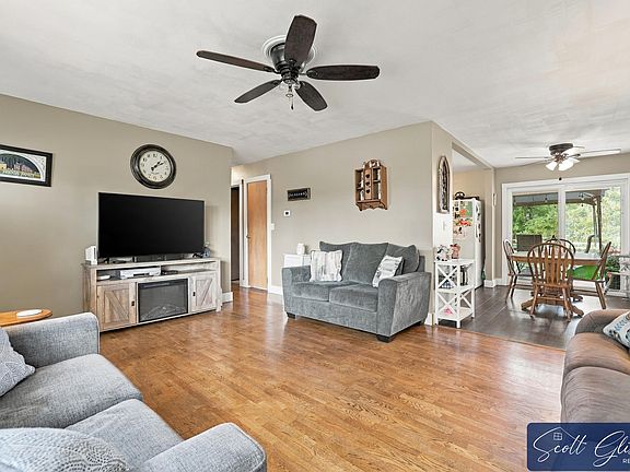 3rd image of 2969 Bauer Rd