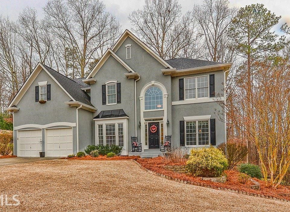 IMAGINE THE LAWN IN THE SPRING WITH ALL THE LUST LANDSCAPING THAT JUST DOESN'T SHOW UP THIS TIME OF 