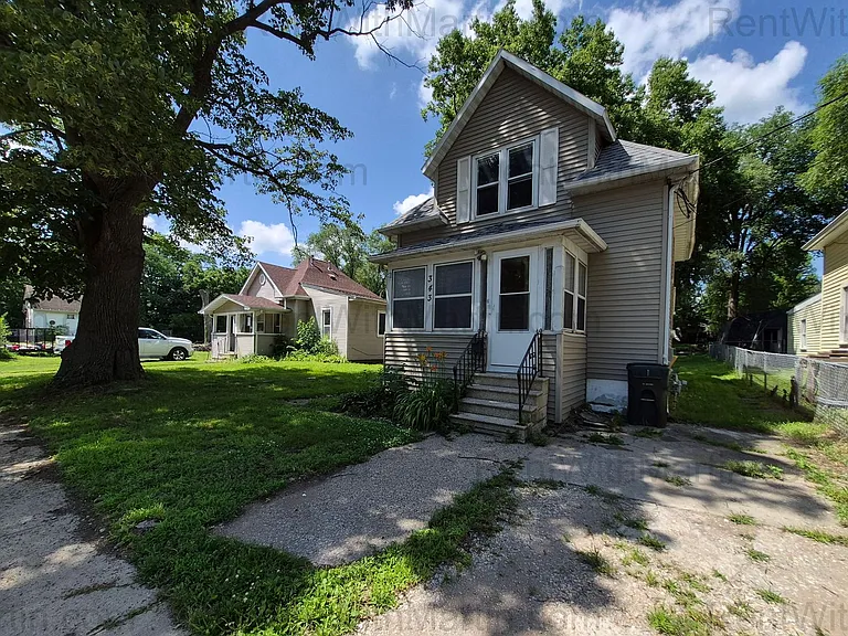 343 Albany St — Photo 1