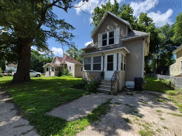 343 Albany St, Waterloo, IA 50703
