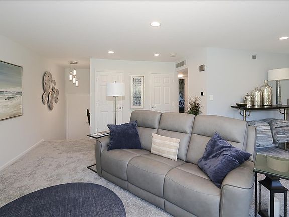 5th image of 746A Oak Hill Rd #A