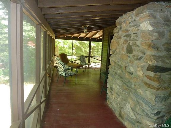 2nd image of 8 Hickory Trail Ct