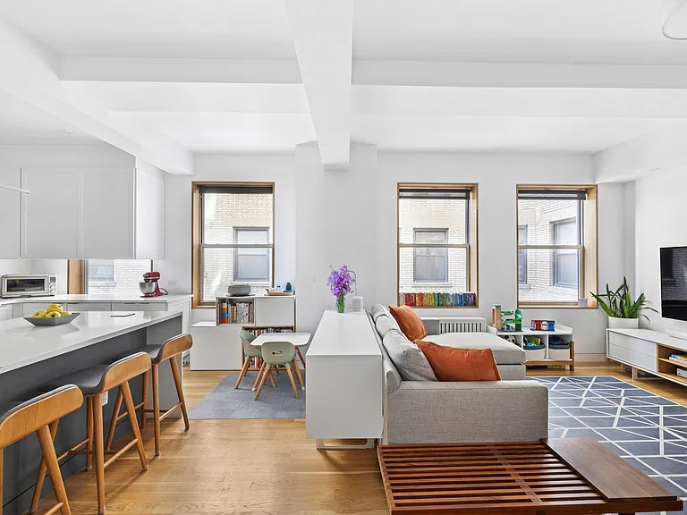 240 W 98th St #8D — Photo 4