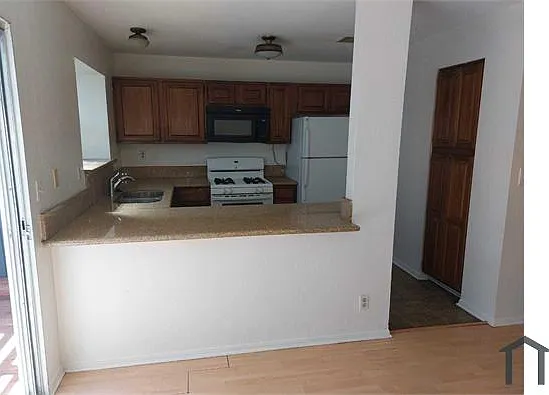 43645 Park Ave — Photo 6