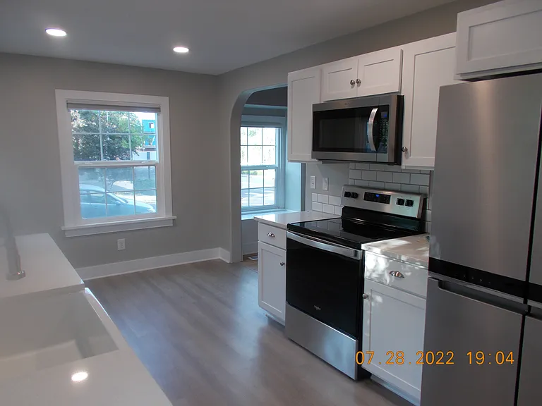 204 E 1st St #204 — Photo 24