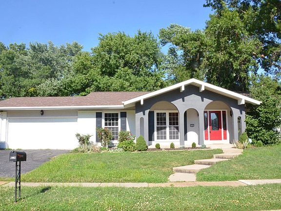 2nd image of 1902 Lakehurst Dr