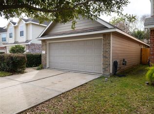 8215 Spring Wind Ln, Houston, TX 77040