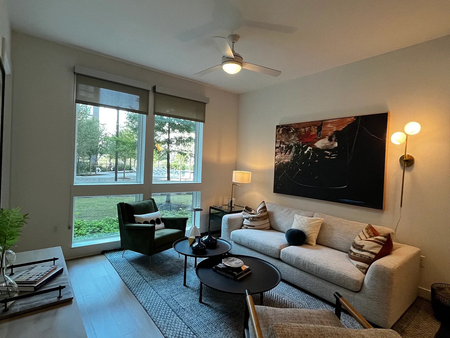1 bed, 691 sqft, $1,809 — Photo 2