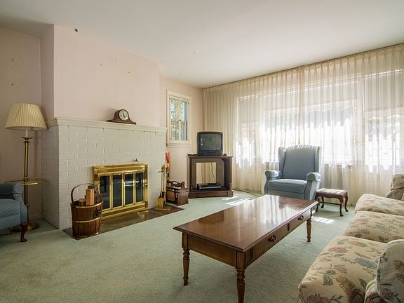 4th image of 107 Sparkill Ave