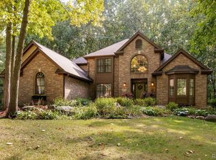 9871 Creekwood Trl, Davisburg, MI