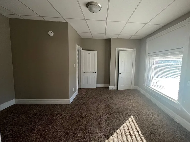 607 Henry St — Photo 3