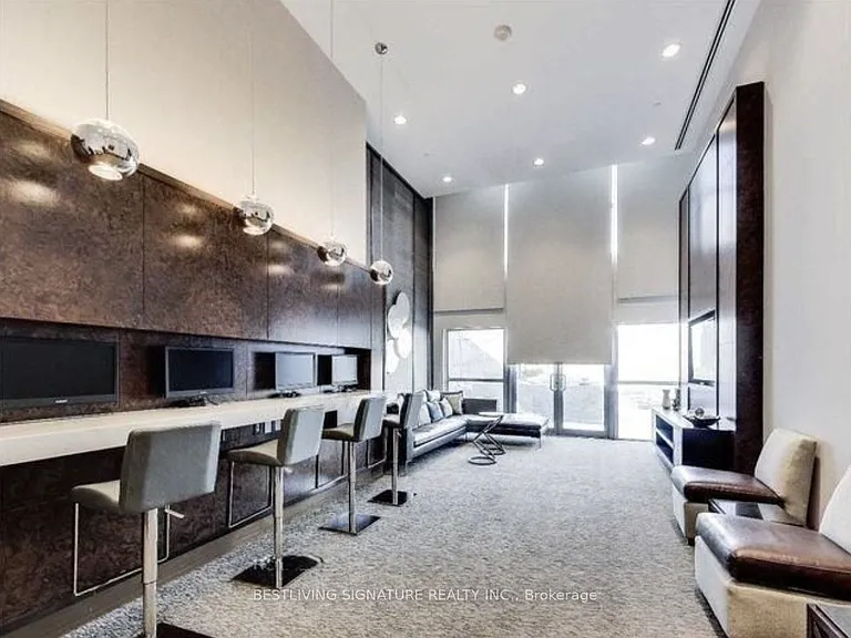 386 Yonge St #1409 — Photo 17