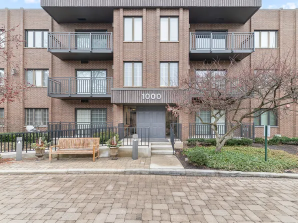 1000 Deerfield Rd APT 204, Highland Park, IL 60035