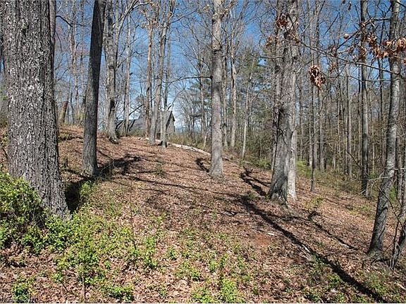 4th image of 136 Lone Oak Dr