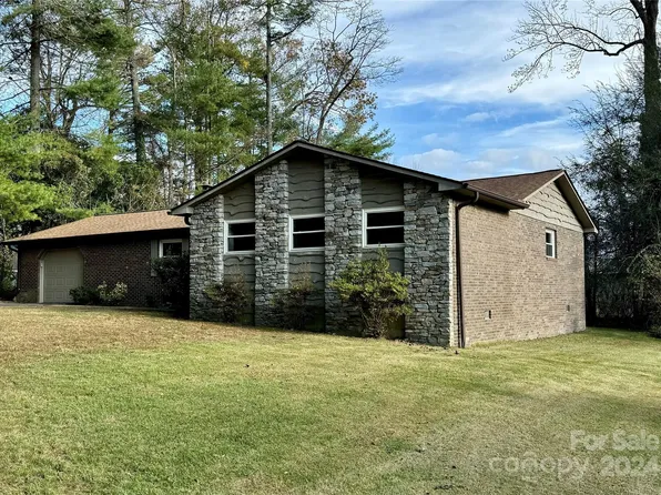 609 Pineland Rd, Hendersonville, NC 28792