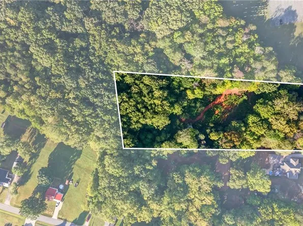 1410 Old Hollow Rd, Winston Salem, NC 27105