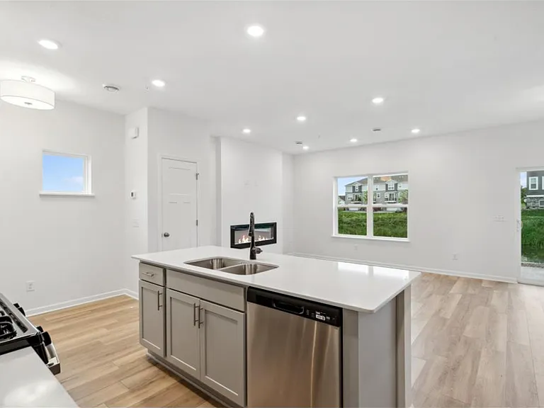 13644 Busch Ln — Photo 9