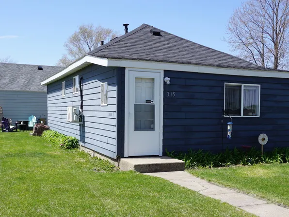 315 8th St NW, Watertown, SD 57201