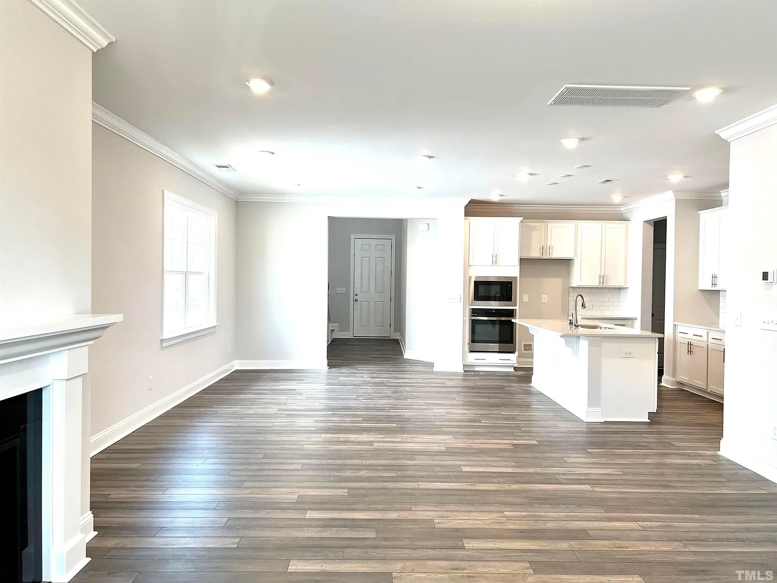 4 bed, 3.0 bath, 2708 sqft, $3,095 — Photo 3