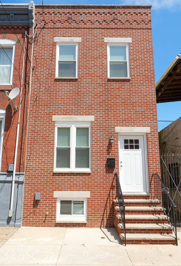 Renovated 3 Bedroom, 1.5 Bath Home in Newbold Central Air, In-Unit Laundry, Private Yard — Photo 1