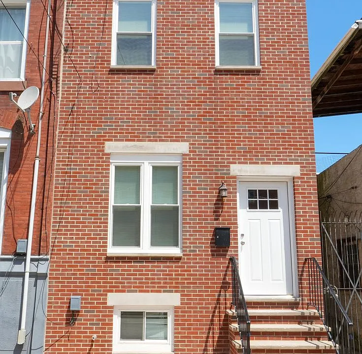 1709 Moore St