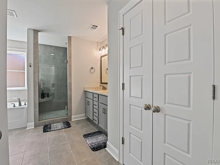 761 Harbin Dr — Photo 18