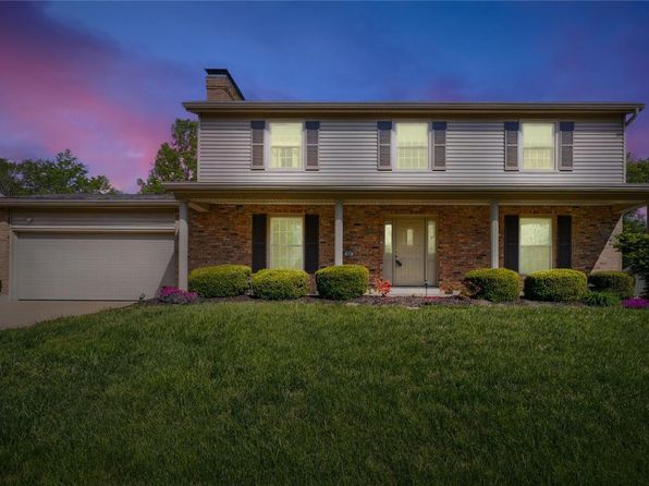 809 Dutch Mill Dr, Ballwin, MO 63011