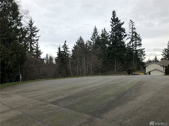 3rd image of 5725 164th St Sw