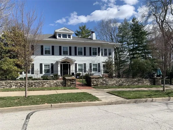 4637 Charlotte St, Kansas City, MO 64110