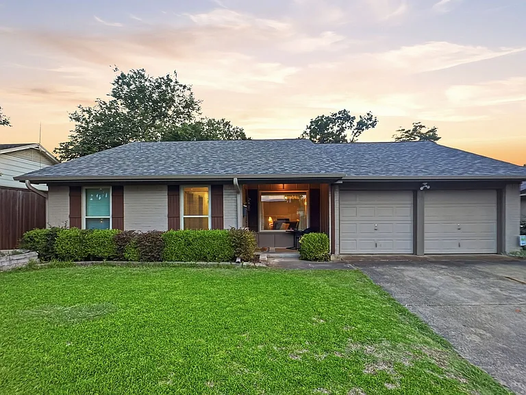 611 Stardust Ln — Photo 1