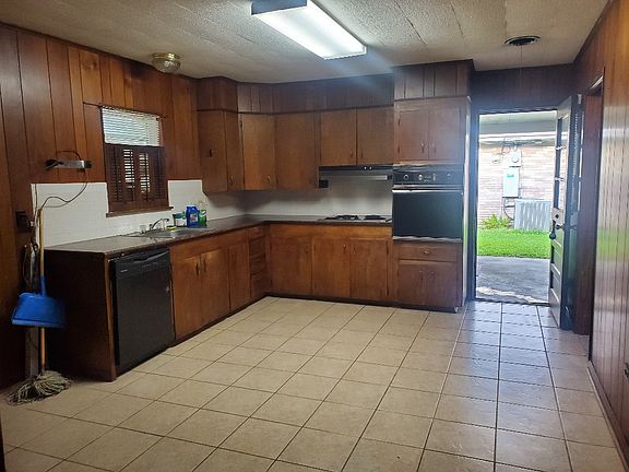 4th image of 616 Broadmoor Ave