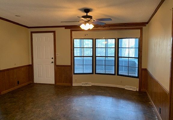 4th image of 18 Diana Dr