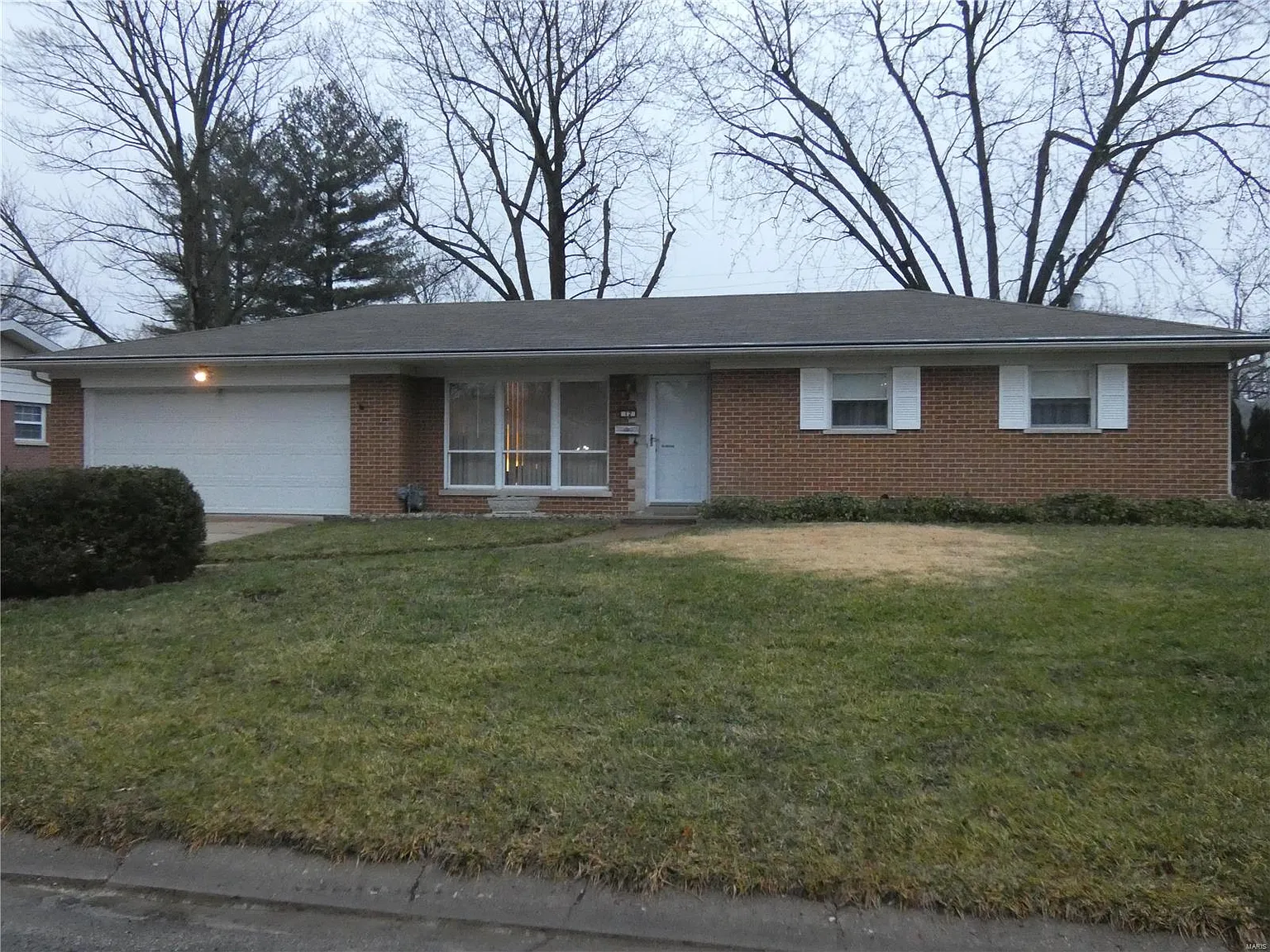 12 Chaucer Dr photo 1