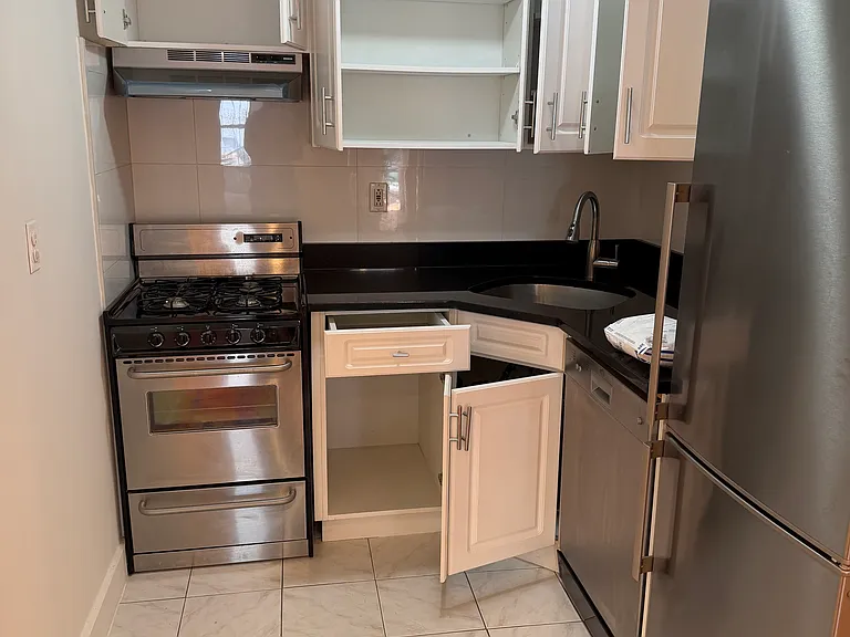 148 W 73rd St #1-B — Photo 8