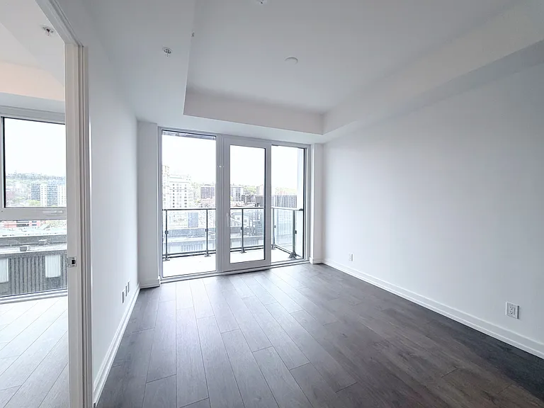 75 James St S #824 — Photo 14
